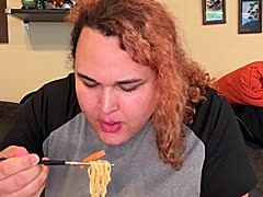 Come watch me eat lunch... and realize just how big ive gotton haha the camera adds 20lbs i swear