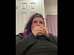 Yofavhallz, a 359lbs feedee From United States