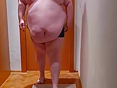 TooManySweetsNCakes, a 435lbs feedee From Austria