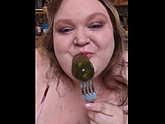 Pandaesque Princess, a 417lbs foodie From Canada